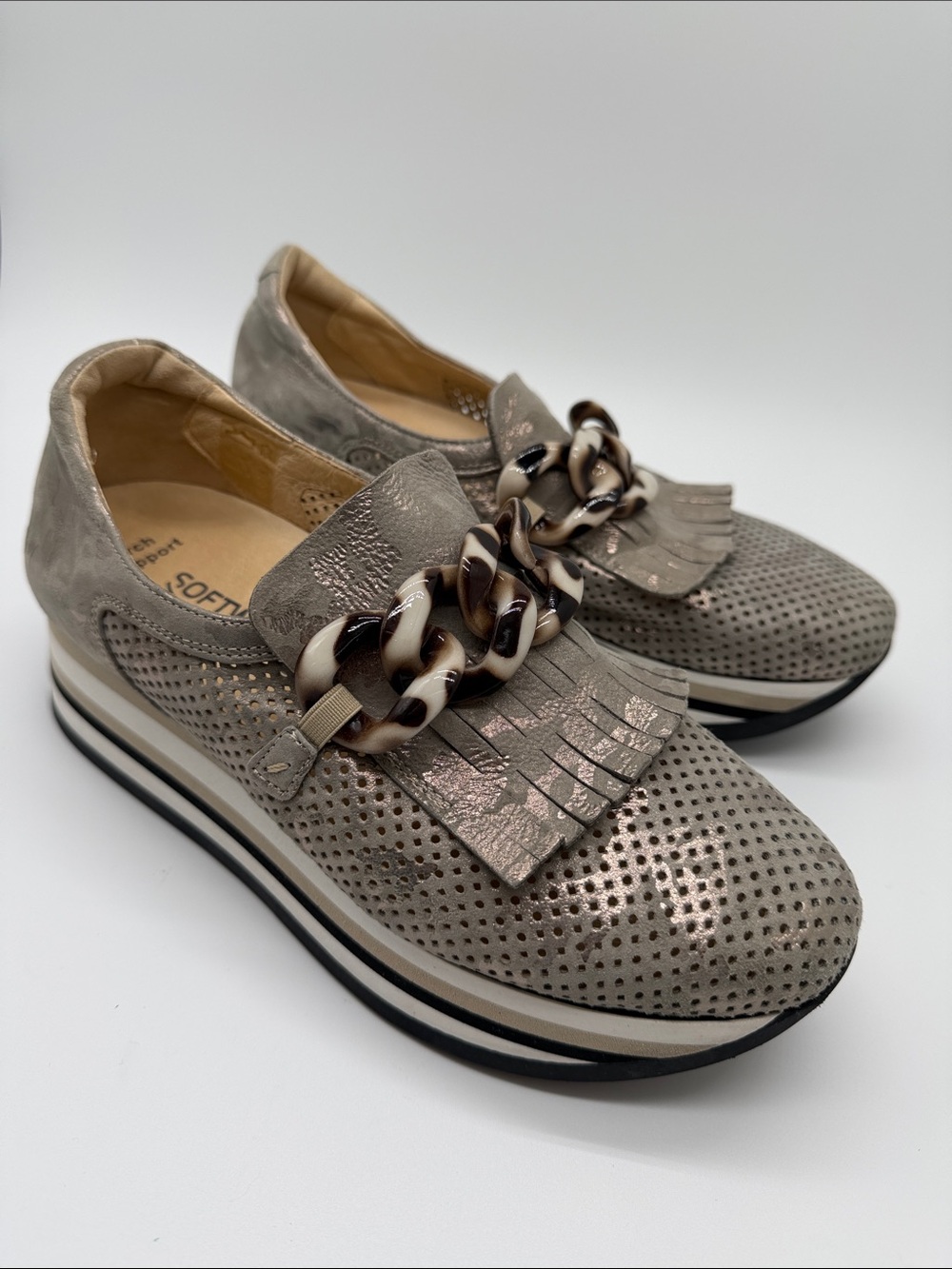 Softwaves Cadie Wedge Sneakers Size 8 Metallic Loafer EXCELLENT